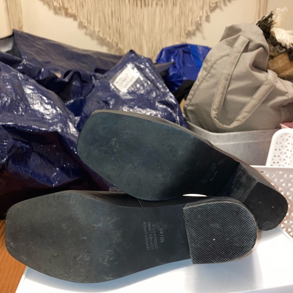 Intentionally _____ Blank black leather mules size10 - Picture 7 of 9